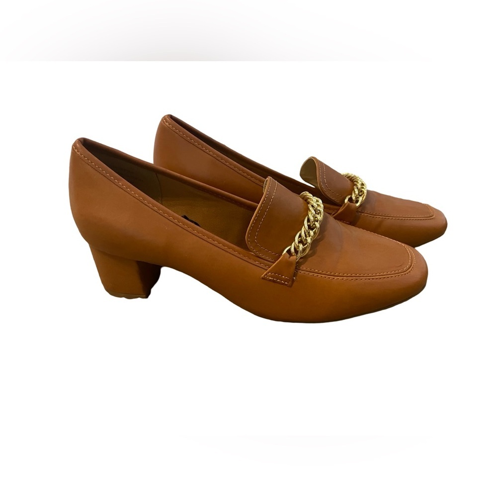 Liz Claiborne tan heeled loafers 7